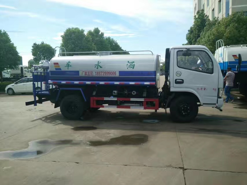 5吨洒水车厂家产品价格,东风福瑞卡8吨洒水车销售,5吨洒水车销售中心 5吨洒水车厂家产品价格,东风福瑞卡8吨洒水车销售,5吨洒水车销售中心