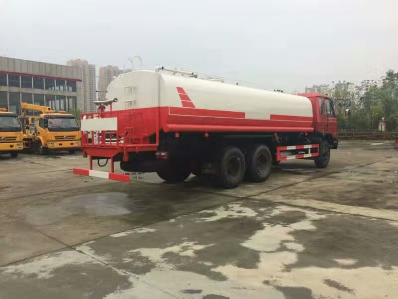 东风老款后双桥20吨洒水车 东风老款后双桥20吨洒水车