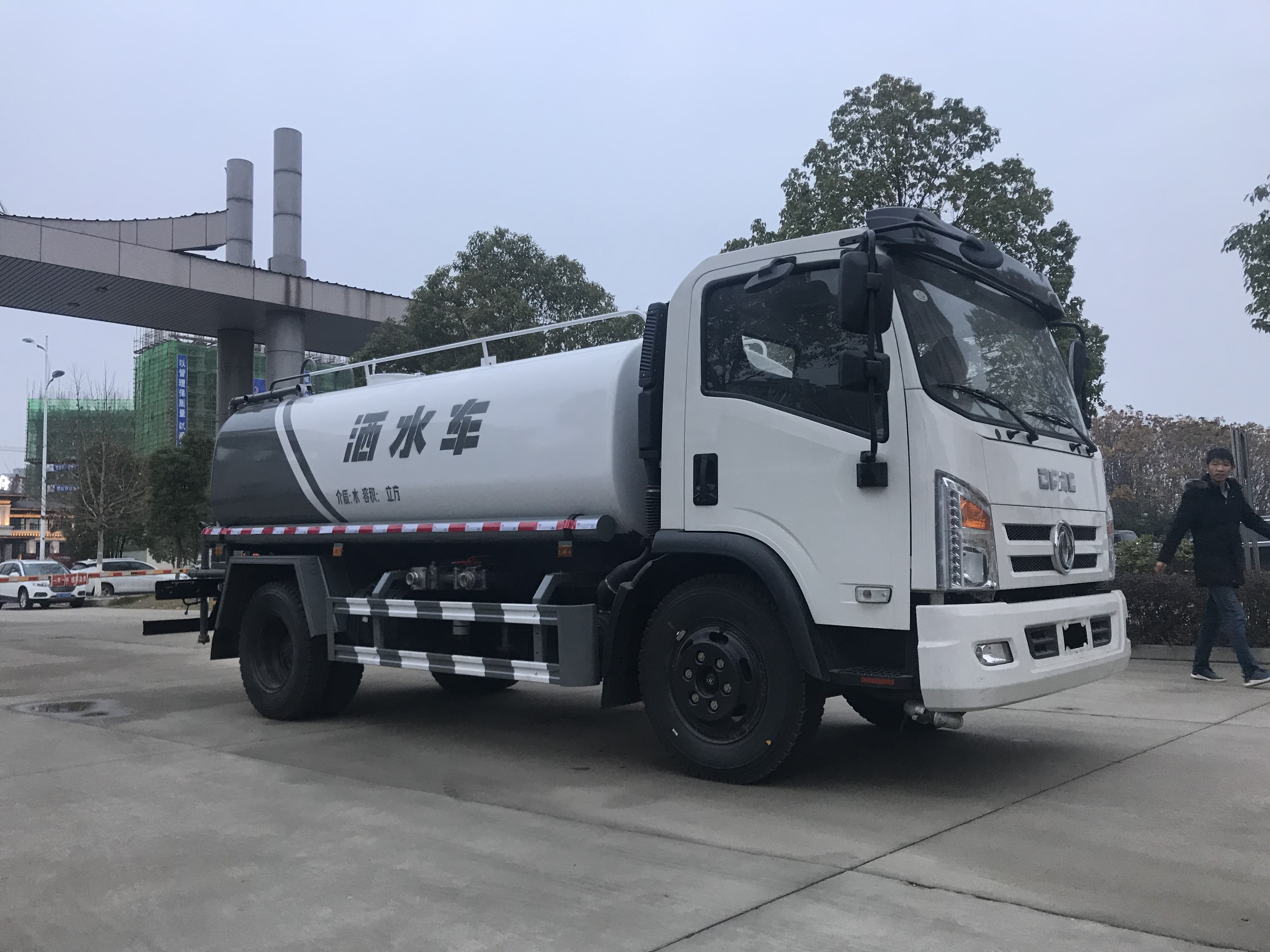 程力12吨雾炮洒水车销量再上一个新台阶 程力12吨雾炮洒水车销量再上一个新台阶