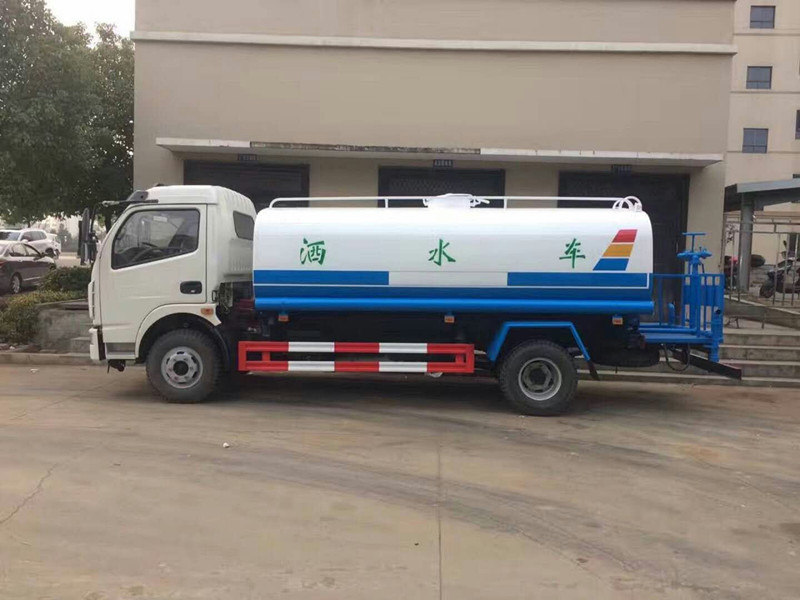 8吨洒水车 8吨洒水车