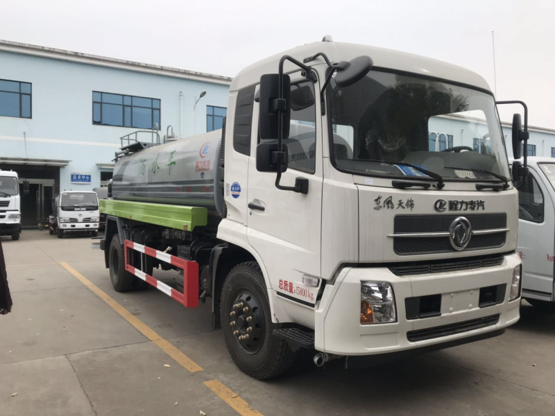 洒水车 洒水车
