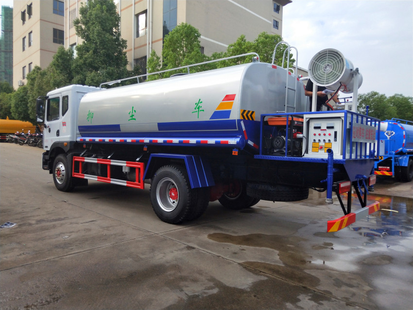 雾泡洒水车 雾泡洒水车