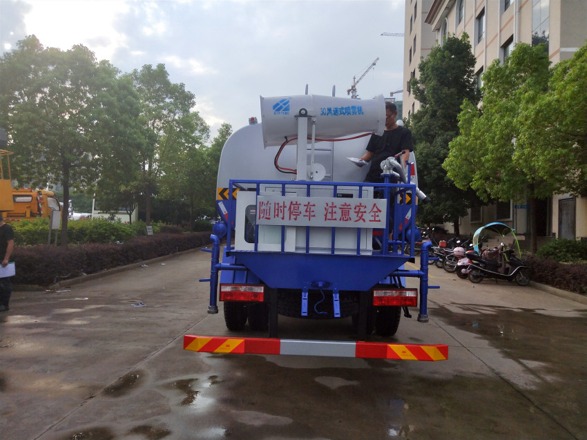 50-60Ã×ÎíÅÚ¶«·ç11-12¶ÖÒÖ³¾³µ 50-60Ã×ÎíÅÚ¶«·ç11-12¶ÖÒÖ³¾³µ