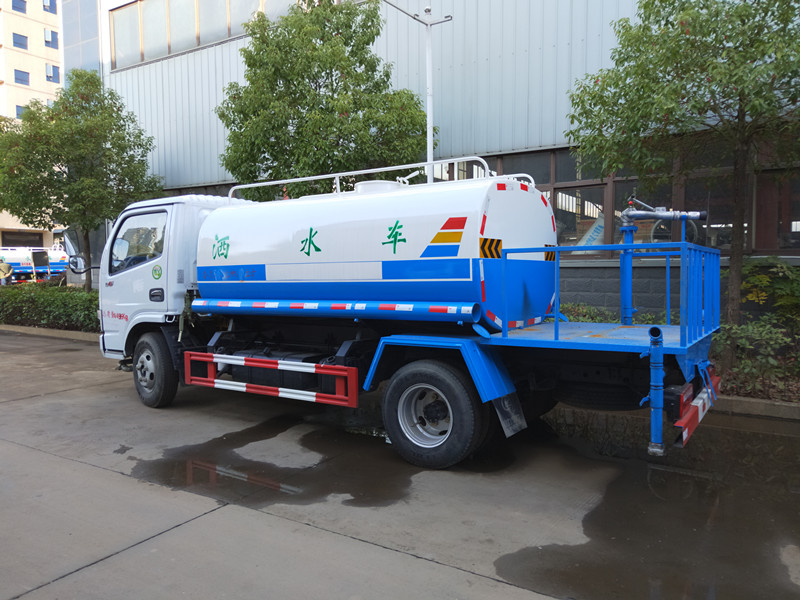 东风多利卡D6国五5吨5方8吨洒水车 东风多利卡D6国五5吨5方8吨洒水车