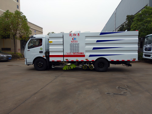 5方扫路车 东风小多利卡道路清扫车 优质产品扫地车厂家哪里 5方扫路车 东风小多利卡道路清扫车 优质产品扫地车厂家哪里