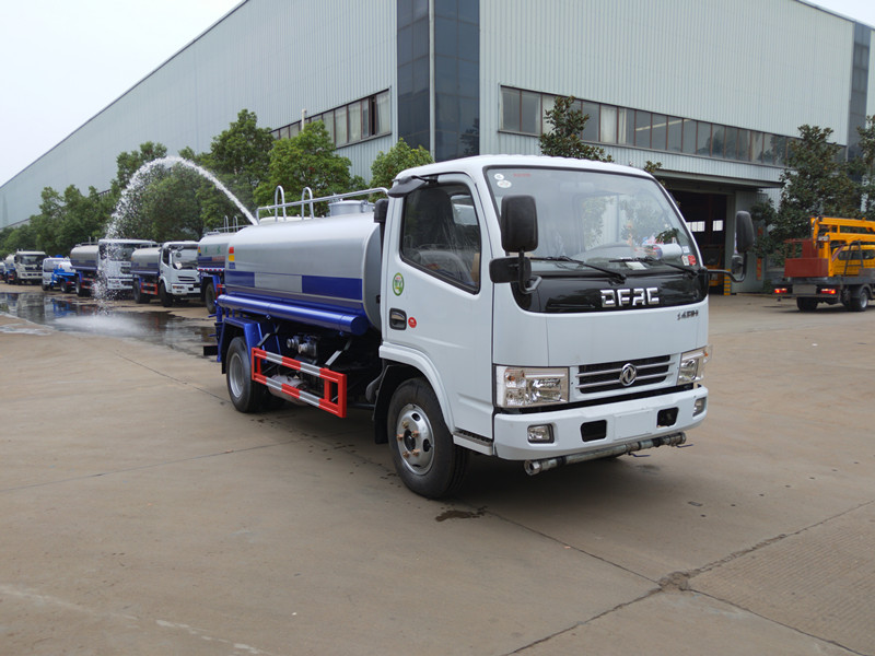 东风5方洒水车厂家 福瑞卡5吨洒水车 朝柴4100发动机洒水车价格 东风5方洒水车厂家 福瑞卡5吨洒水车 朝柴4100发动机洒水车价格