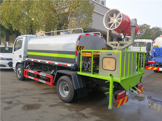 C照驾驶4.5方东风多利卡/抑尘车价格/绿化洒水车 C照驾驶4.5方东风多利卡/抑尘车价格/绿化洒水车