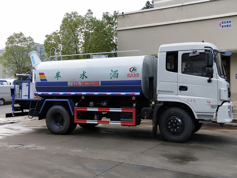 东风专底新款12吨洒水车带30米雾炮价格多少 东风专底新款12吨洒水车带30米雾炮价格多少