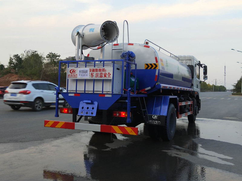 东风大型洒水车 12吨-20吨大型洒水车 厂家直销 东风大型洒水车 12吨-20吨大型洒水车 厂家直销