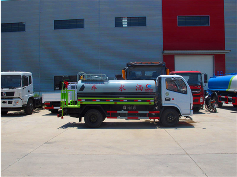 湖北程力洒水车厂家直销 东风5吨福瑞卡洒水车价格优惠 湖北程力洒水车厂家直销 东风5吨福瑞卡洒水车价格优惠