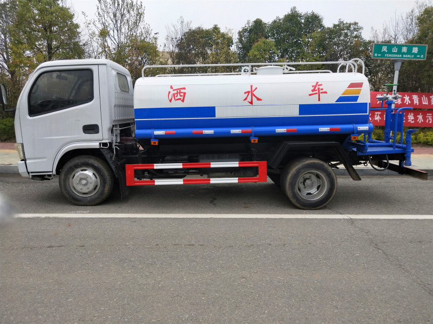 马路洒水车 马路洒水车