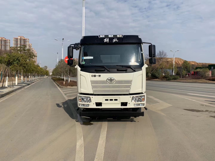 新东日牌YZR5180GSSCA6型洒水车 新东日牌YZR5180GSSCA6型洒水车