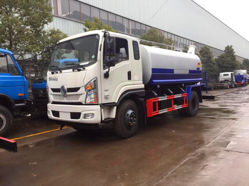 城市洒水车-洒水车为什么要在城市道路上洒水-程力集团 城市洒水车-洒水车为什么要在城市道路上洒水-程力集团