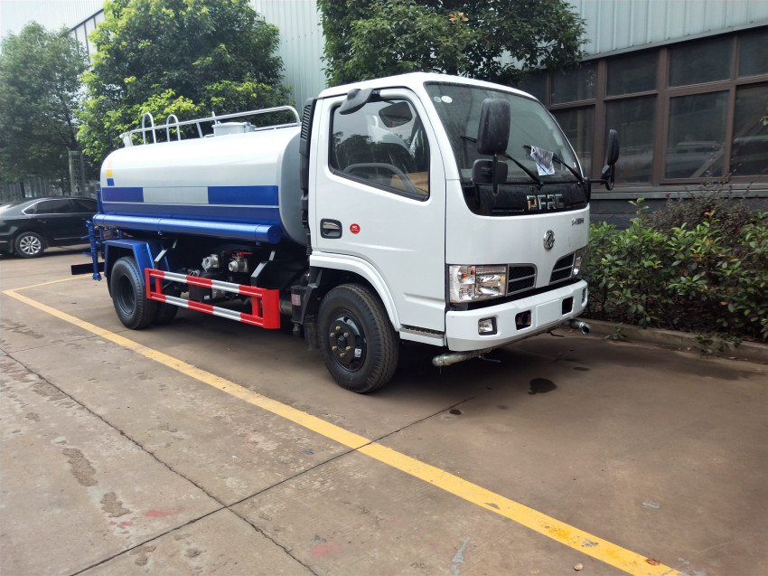 5吨洒水车蓝牌多少钱 8吨洒水车现车价格-程力集团 5吨洒水车蓝牌多少钱 8吨洒水车现车价格-程力集团