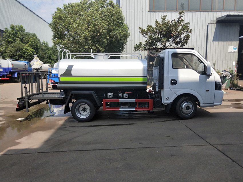 厂区用小型洒水车多少钱-多功能洒水车价格-程力洒水车生产厂家 厂区用小型洒水车多少钱-多功能洒水车价格-程力洒水车生产厂家