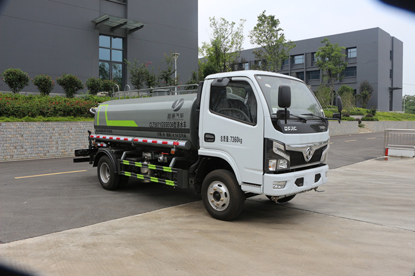 5吨洒水车 5吨洒水车