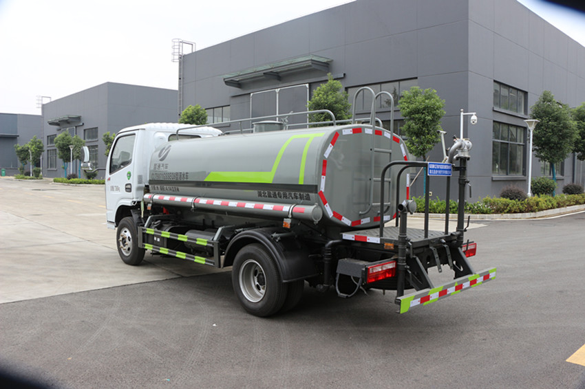 5吨洒水车 5吨洒水车