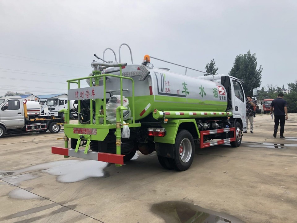 小多利卡5吨洒水车 小多利卡5吨洒水车