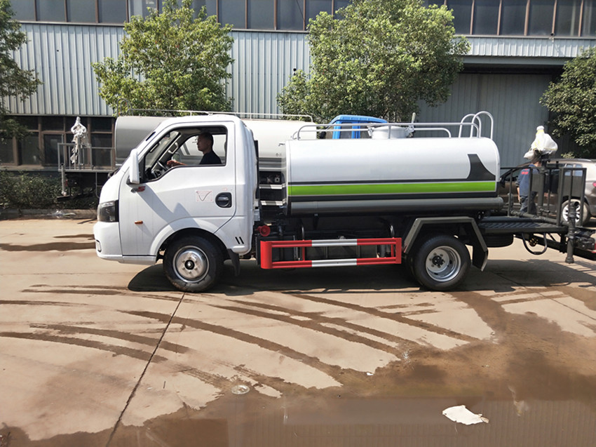 小型洒水车 小型洒水车