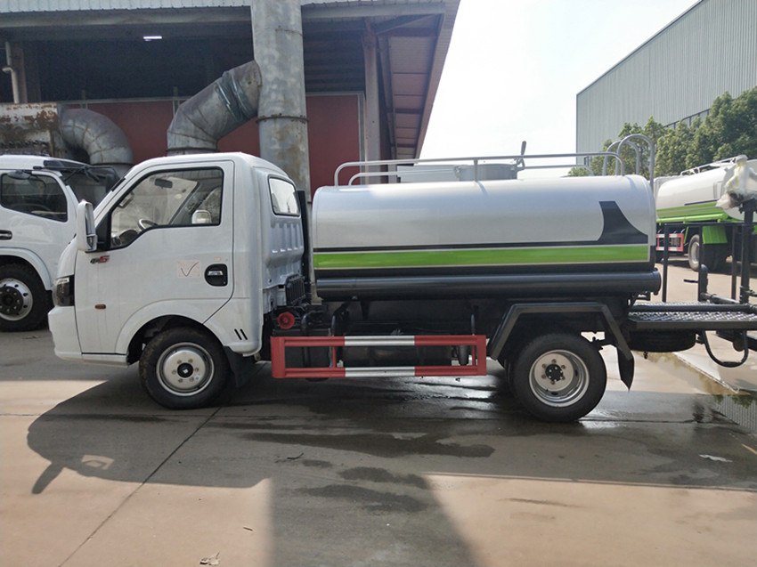 小型洒水车 小型洒水车