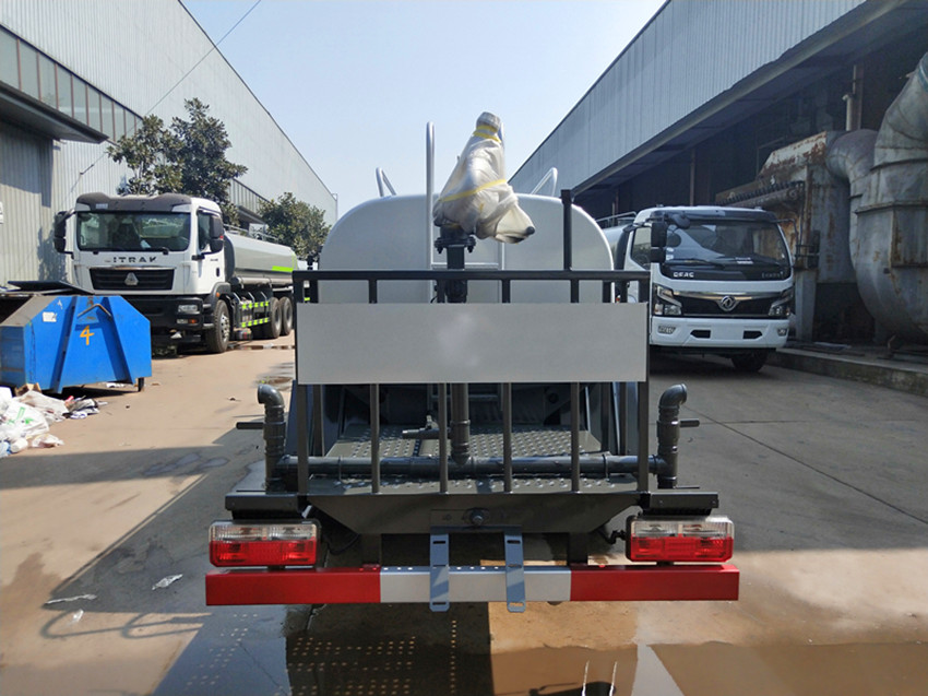 小型洒水车 小型洒水车