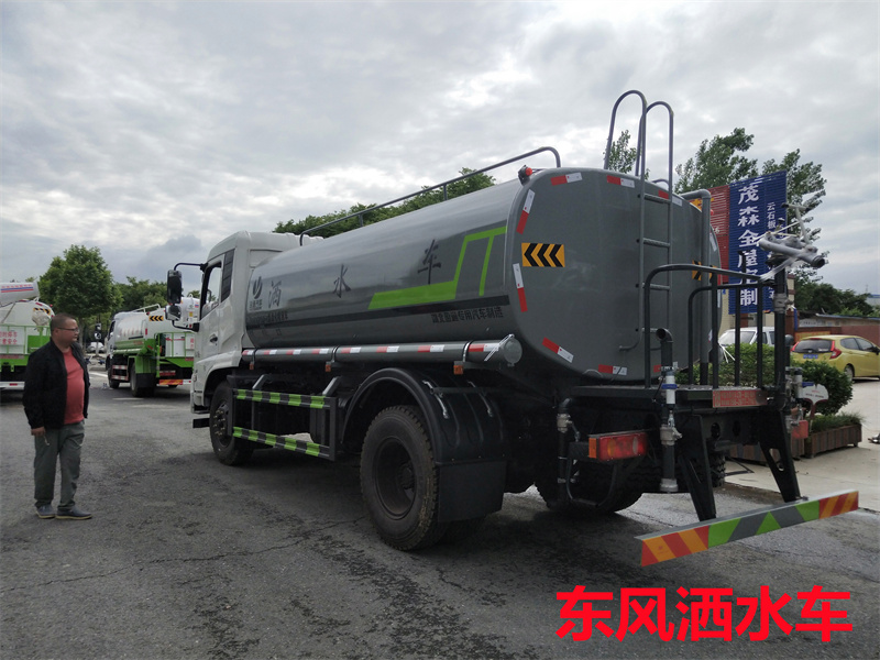 12吨洒水车 12吨洒水车