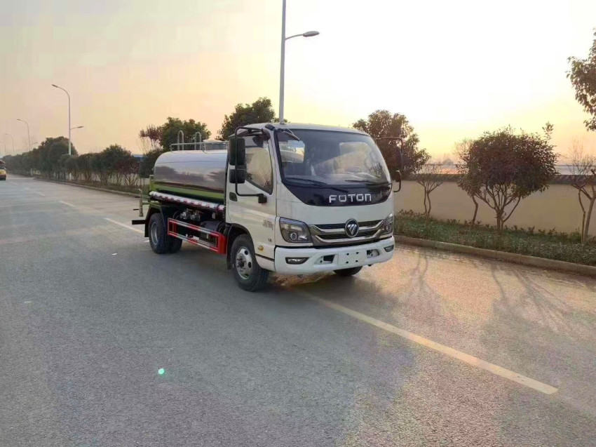 小型洒水车 小型洒水车
