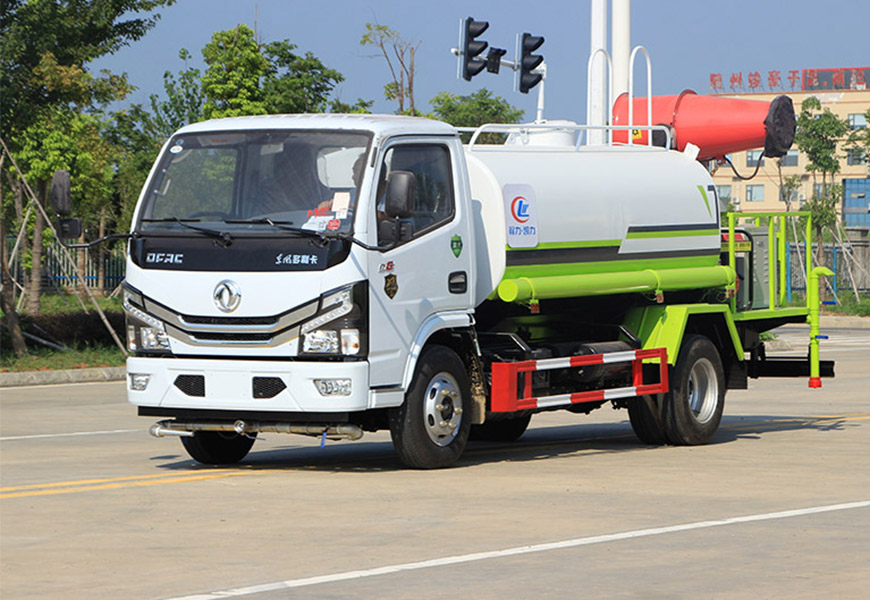 国六小多利卡5吨绿化喷洒车