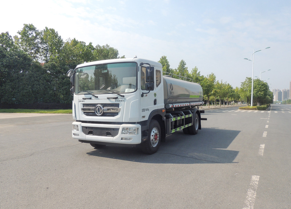东风D9洒水车